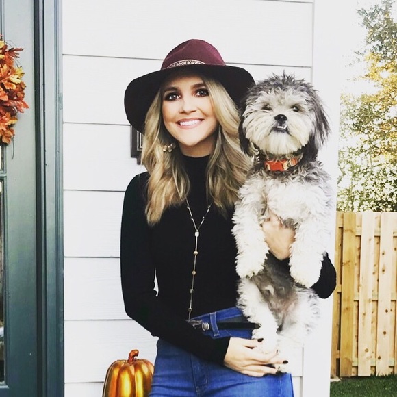 Meet your Posher, Amanda - Picture 1 of 1